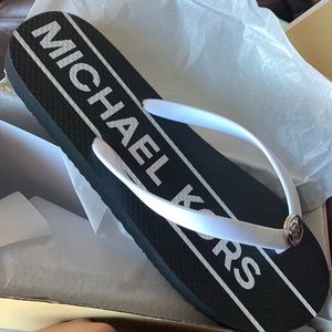 MICHAEL KORS Flip Flop MK Logo charm Sandals Silver MK new in box